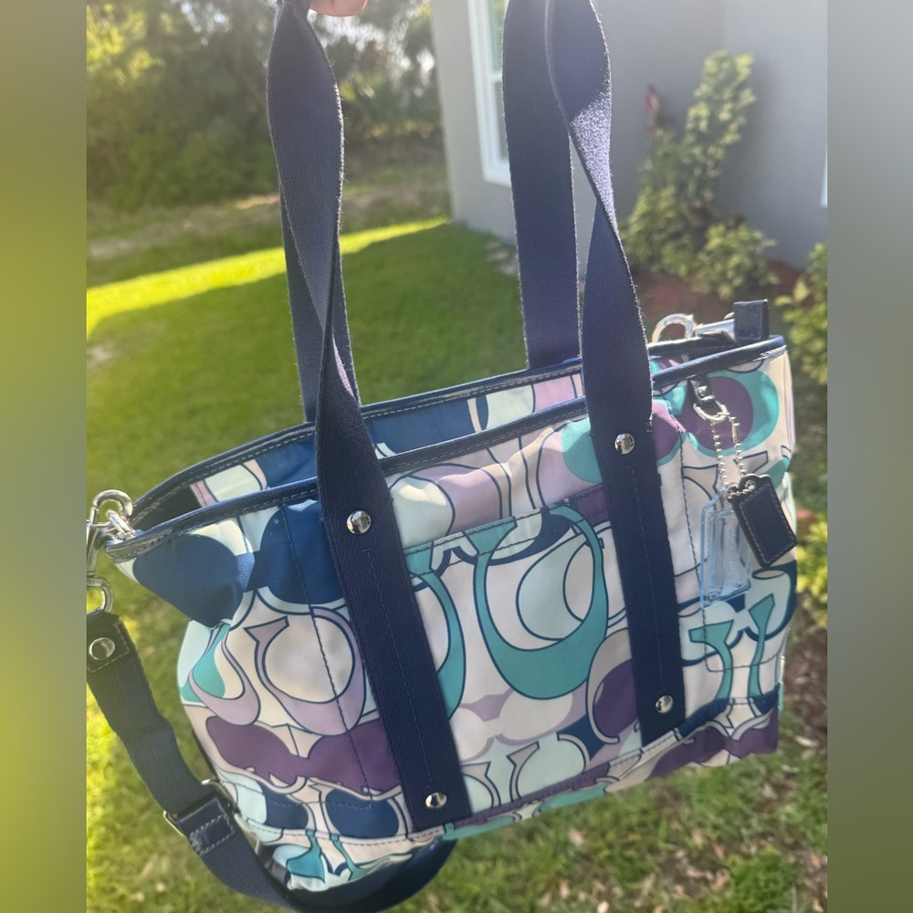 Coach Signature Daisy Kyra Tote w/COA